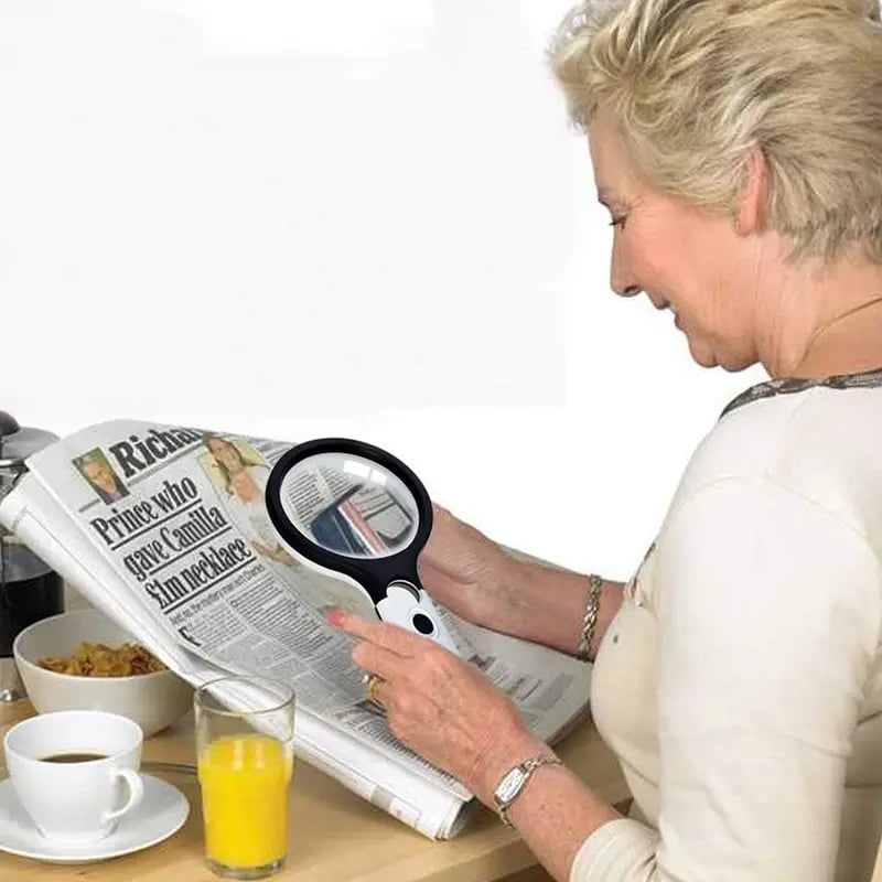 A 10x handheld 3-lamp LED magnifying glass for reading and magnifying jewelry