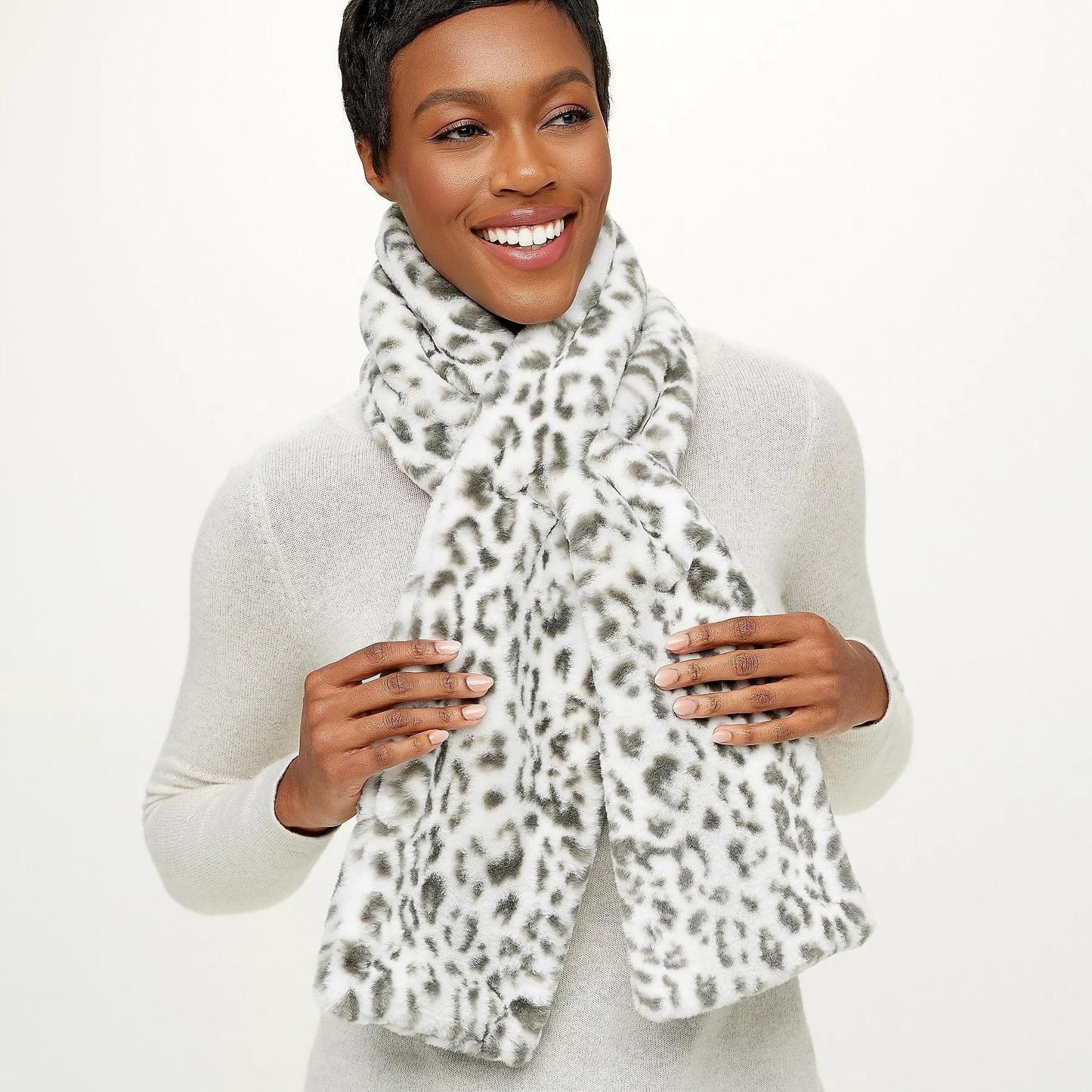 Secret Stash Fuzzy Neck Wrap with Concealed Pouch 😎