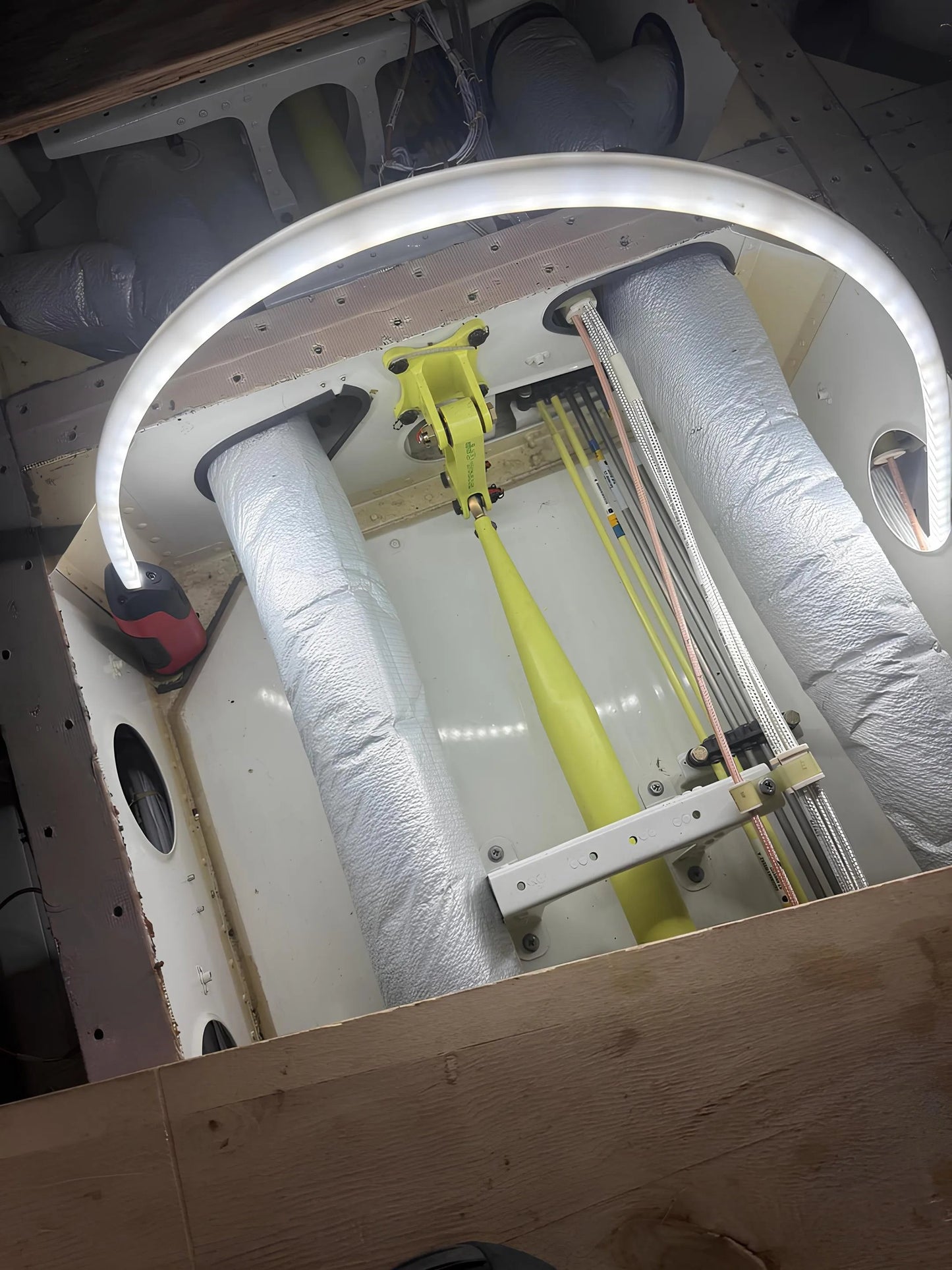 🔥Bendable Flexible LED Work Light💡: Your Professional Light for Narrow Spaces 🛠️(4000K Color Temperature | 44" Shape-Holding | Hands-Free)