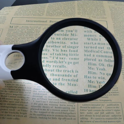 A 10x handheld 3-lamp LED magnifying glass for reading and magnifying jewelry